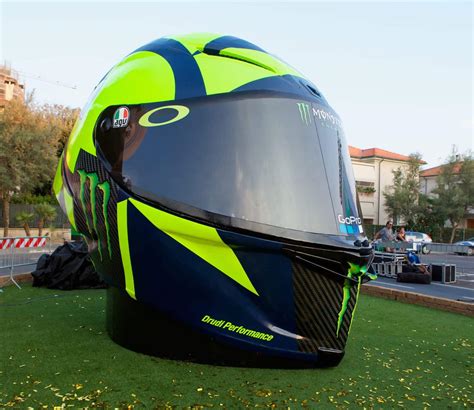 largest motorcycle helmet